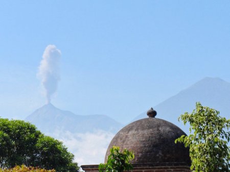 Qvatemalada Fueqo vulkanı püskürüb