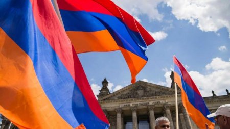 Almaniyada qondarma “erməni soyqırımı” abidəsi qoyulur