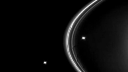 NASA-nın arxivlərində Saturnun halqasına enmiş yadplanetlilərin VİDEOSU TAPILIB - VİDEO - FOTOLAR