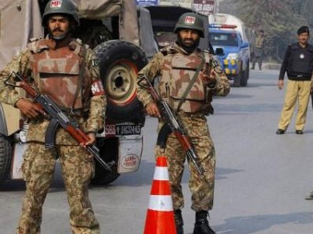 Pakistan Əfqanıstanla sərhədə artilleriya topladı